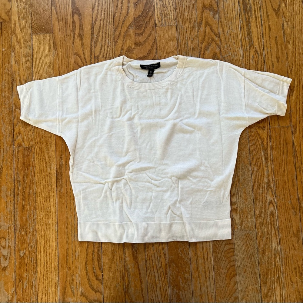 100% Merino wool XS Off White Short Sleeve Sweater Banana Republic